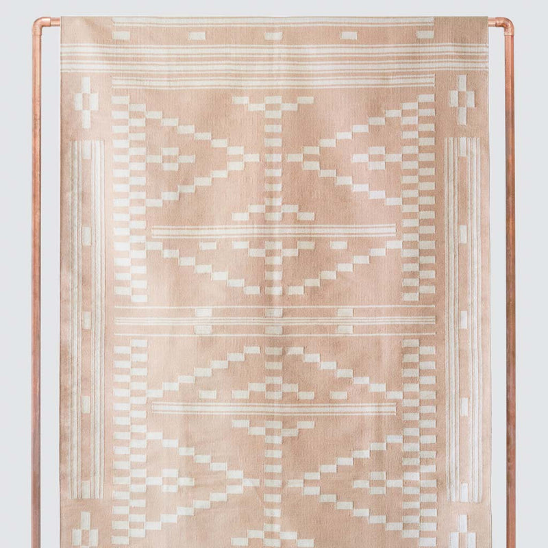 Sustainable woven patterned rug, rose