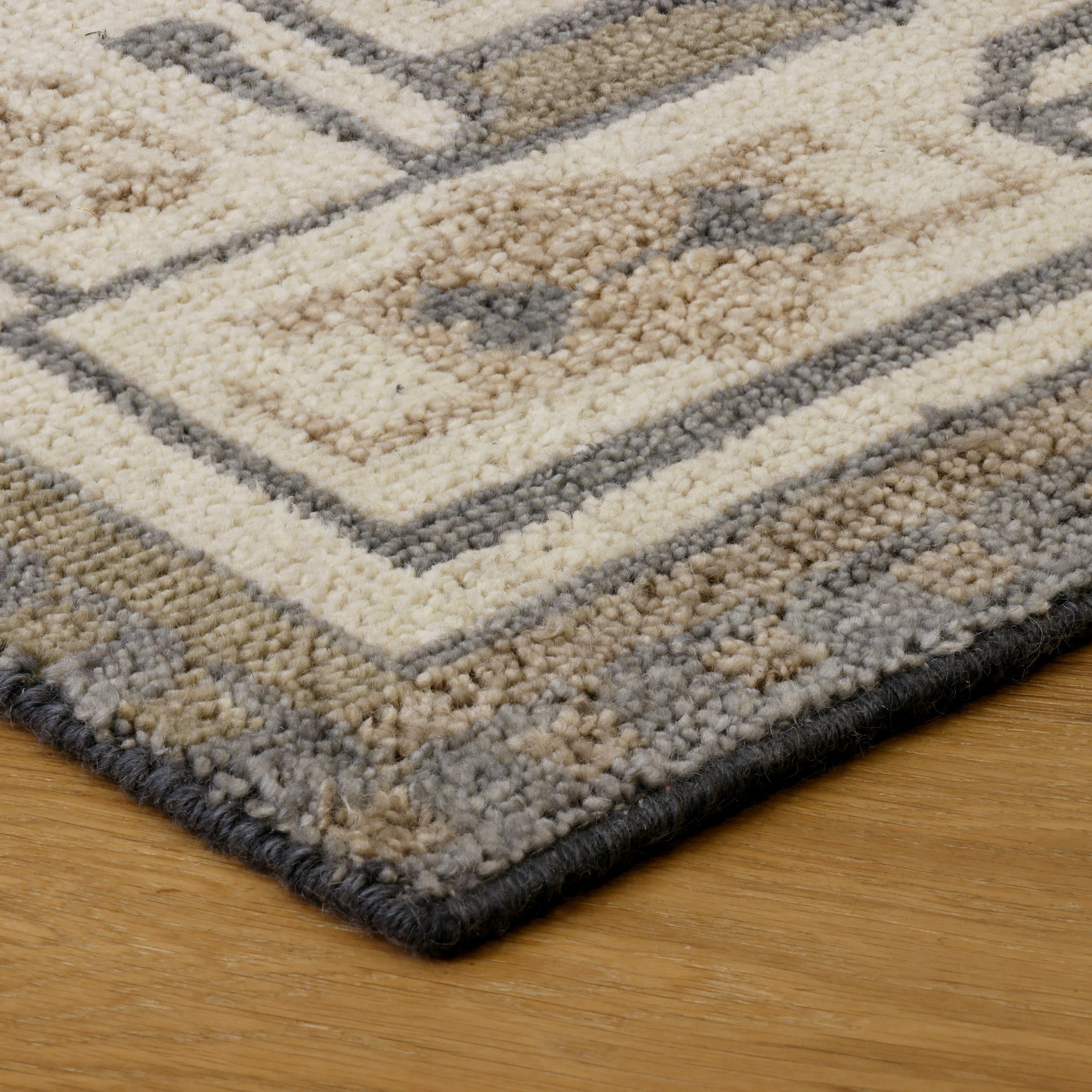 Nila Hand-Knotted Area Rug - Thumbnail 3