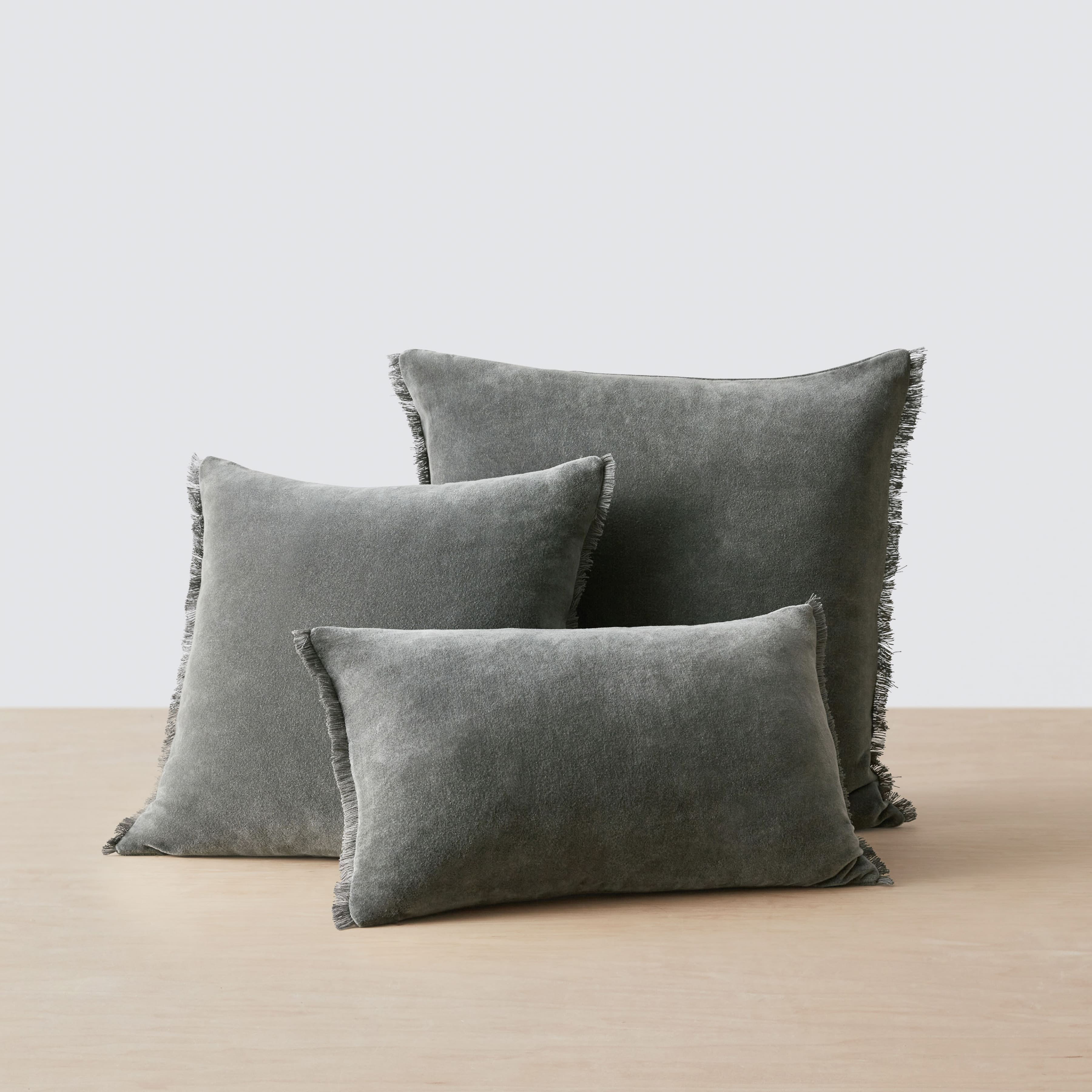 Naveta Velvet Small Lumbar Pillow - Thumbnail 5