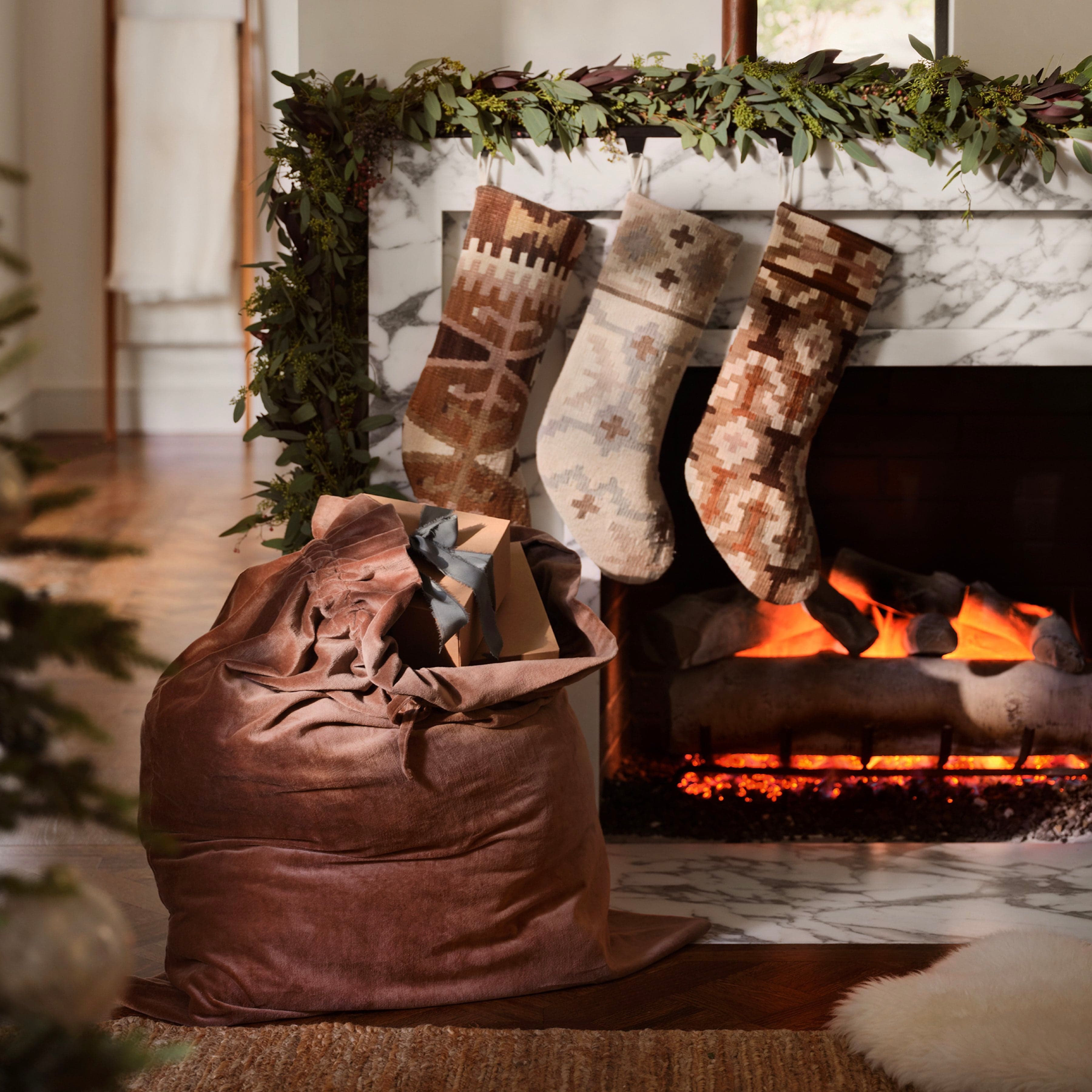Naveta Velvet Gift Bag – The Citizenry