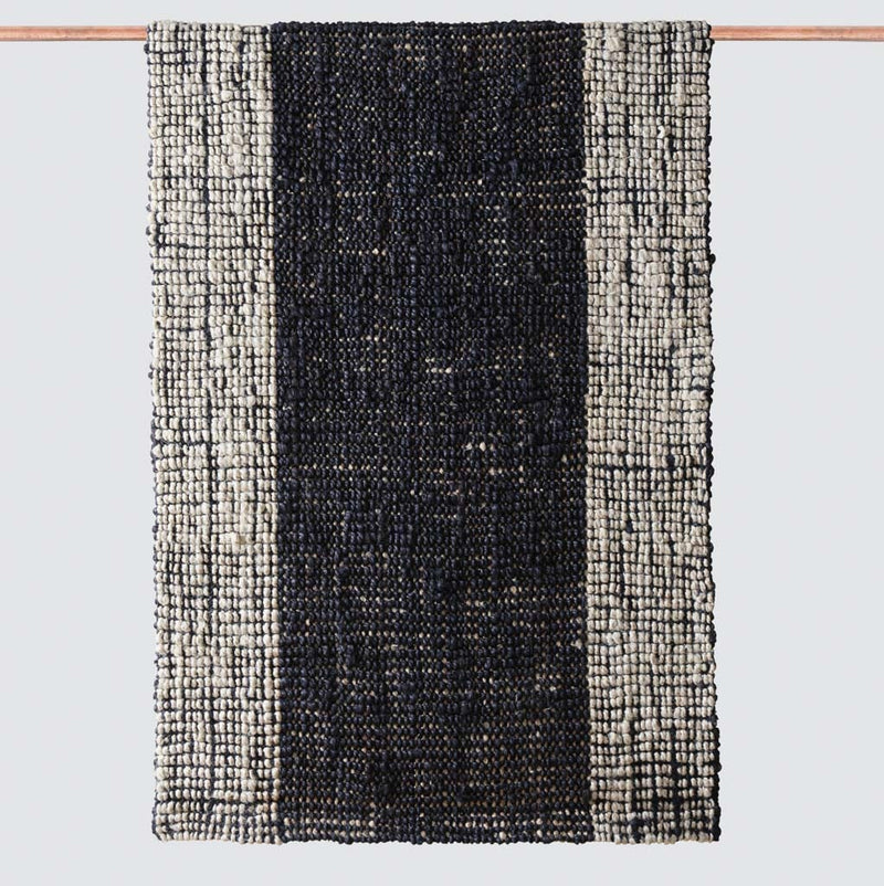 Striped accent rug, black