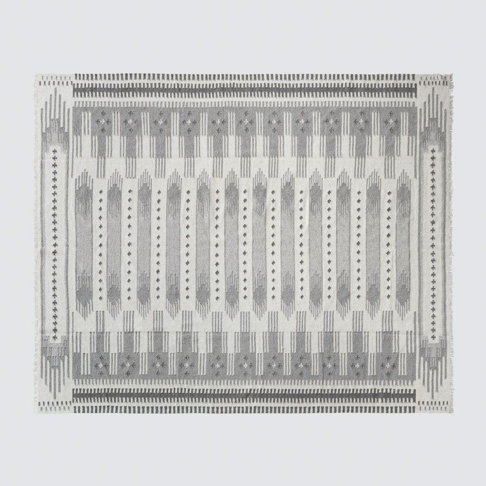 Full Pattern of Large Area Rug in Kilim Style