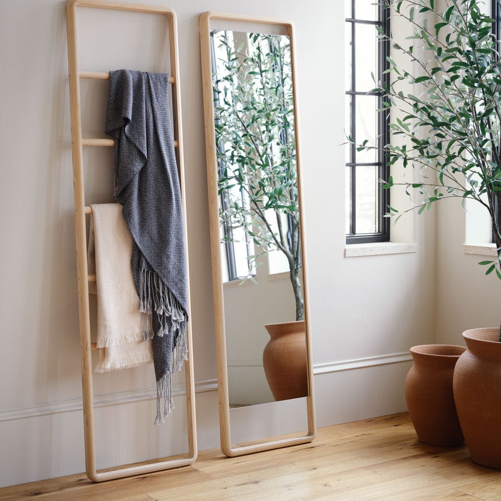 鏡 LADDER MIRROR Natural / IDEE Amazon.com: Kate and Laurel Noka Leaning Ladder Mirror, 18 x 5 x