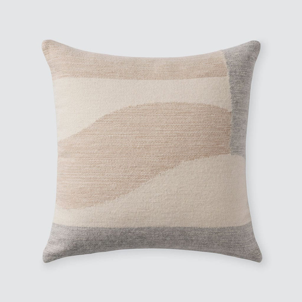 Lago patterned throw pillow