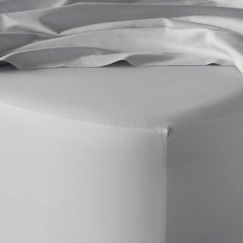 Corner of fitted sheet, solid-light-grey