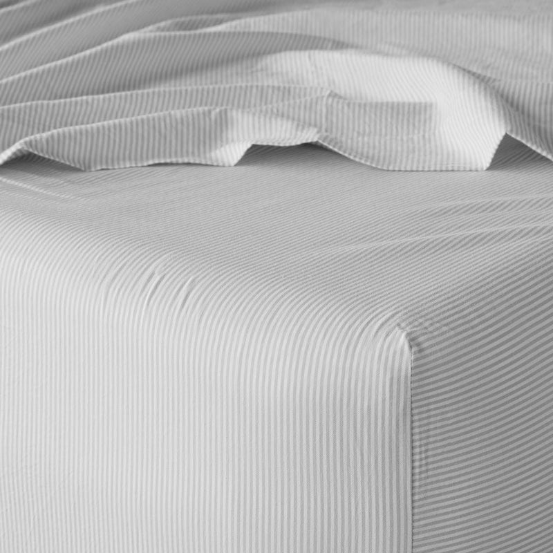 Corner of fitted sheet, light-grey-stripe