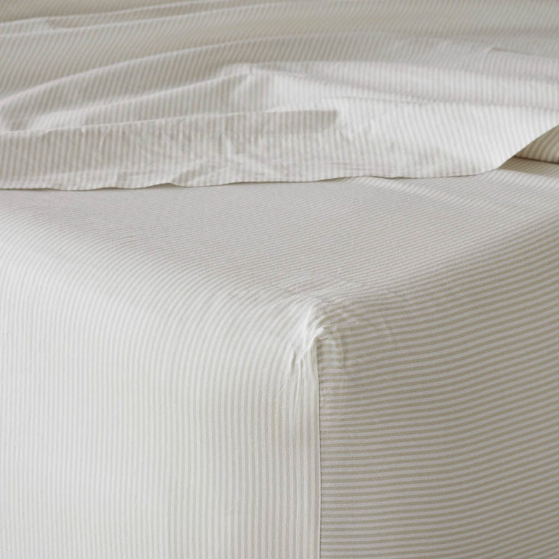 Corner of fitted sheet, sand-stripe