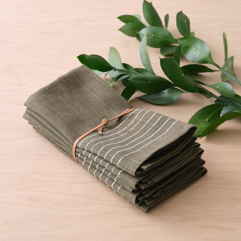 Folded napkins with leather tie, olive