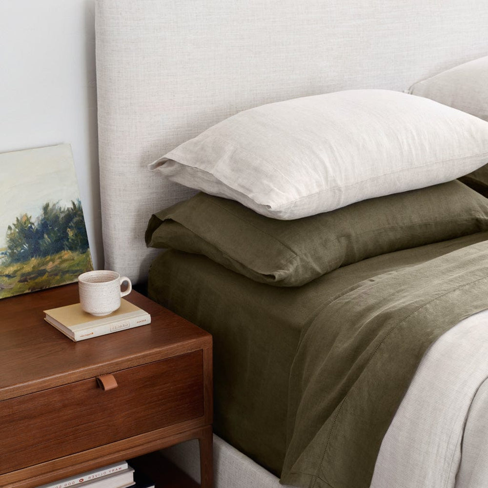 https://www.the-citizenry.com/cdn/shop/products/Stonewashed_Linen_Bed_Bundle_Earth_Series_9_30ead000-3381-4cba-961b-3e27a95bf75d.jpg?format=webp&v=1655216078&width=1000