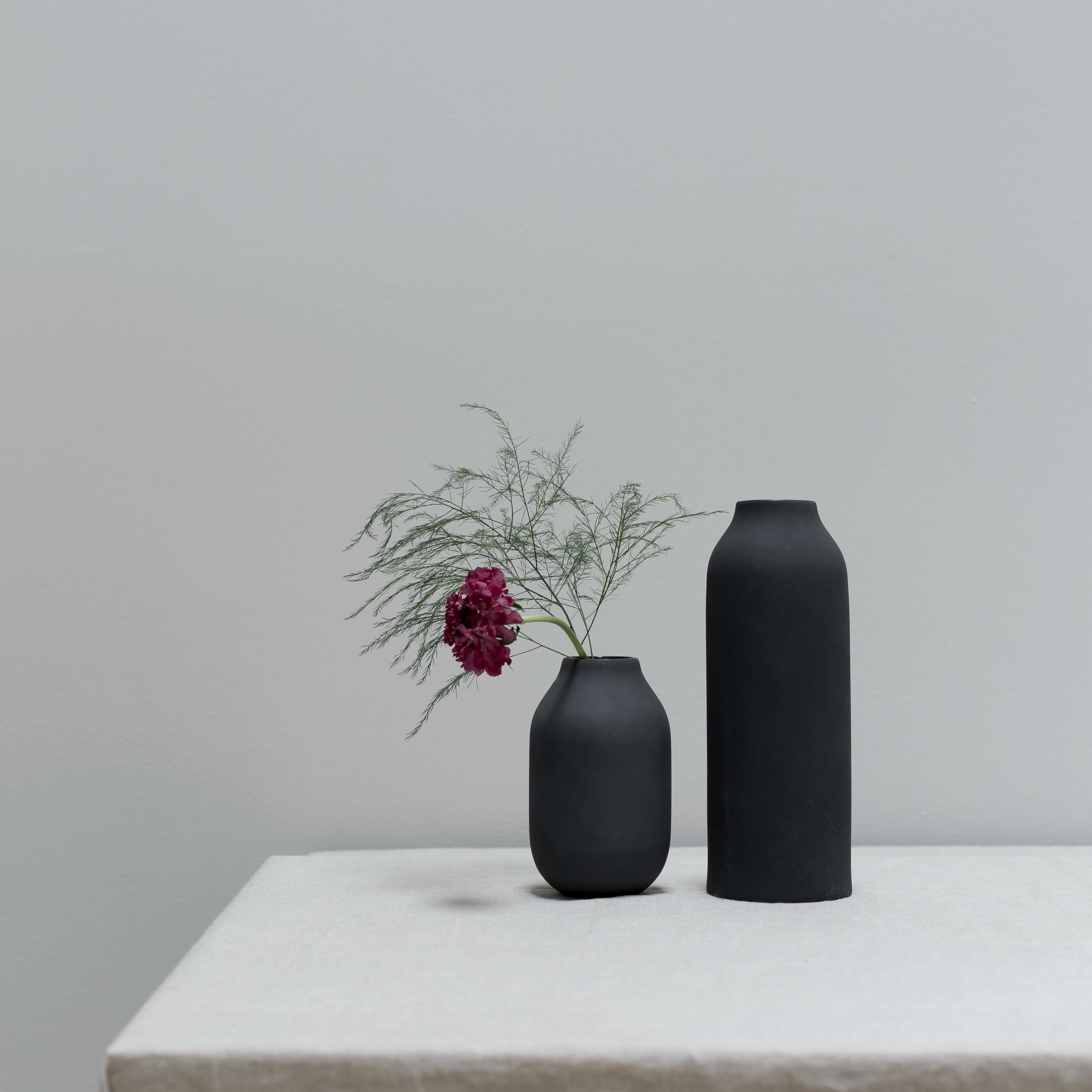 mini Generalife Begrænset Short Black Clay Vase | Handcrafted by Artisans in Mexico – The Citizenry